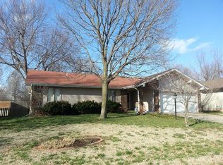 1277 E Carleton St, Springfield, MO 65804