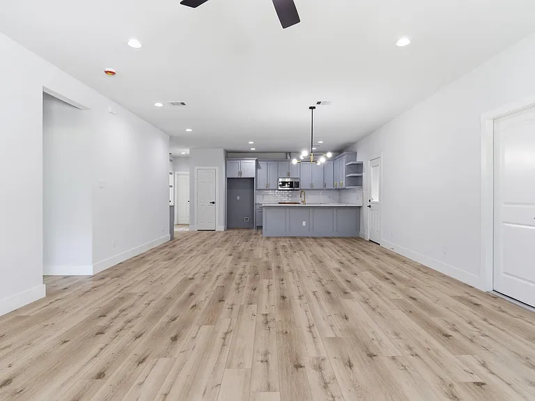 7040 Kinney St — Photo 13