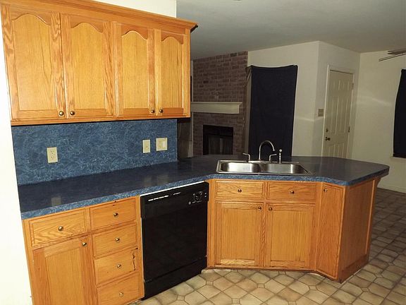 4th image of 966 Crestview Dr N