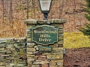 1020 Woodwind Hill Dr, Dalton, PA 18414