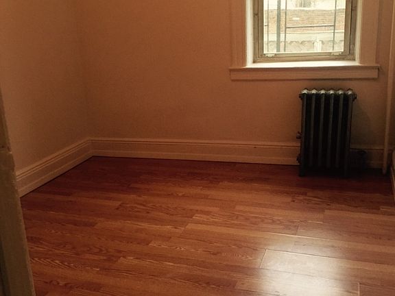 4th image of 2267 28th St APT 1R