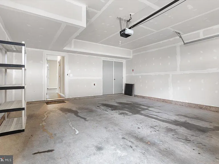 7210 Hartley Ln — Photo 33