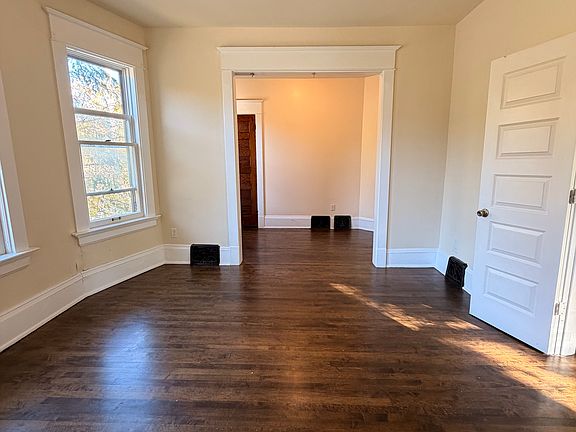 4th image of 403 E Chambers St