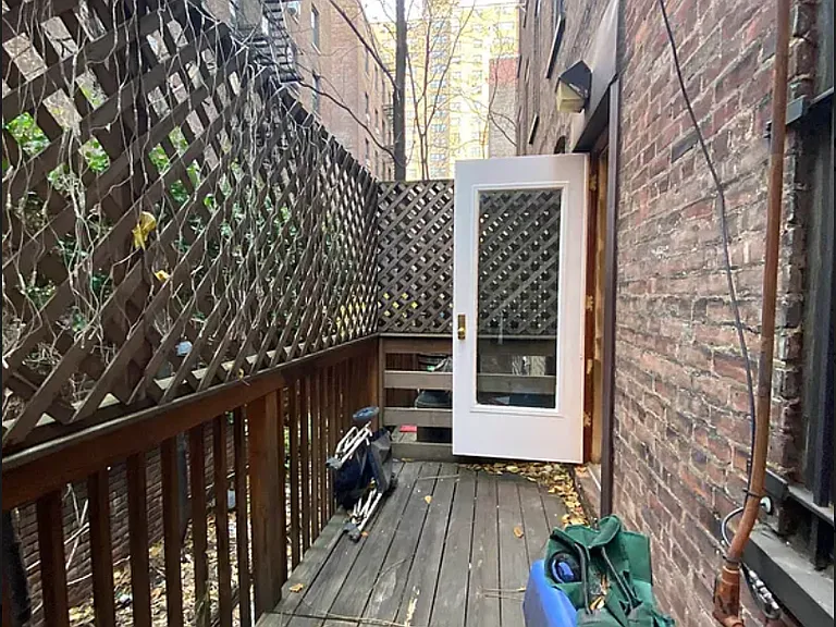 203 E 27th St #GARDEN — Photo 2