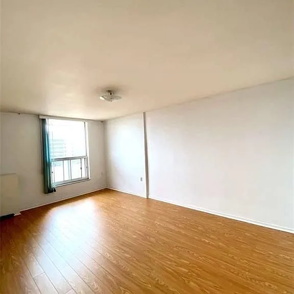 130 Neptune Dr #905 — Photo 12