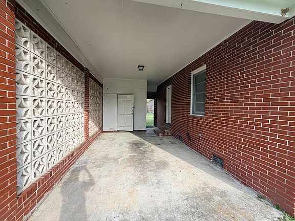 3rd image of 609 S College St