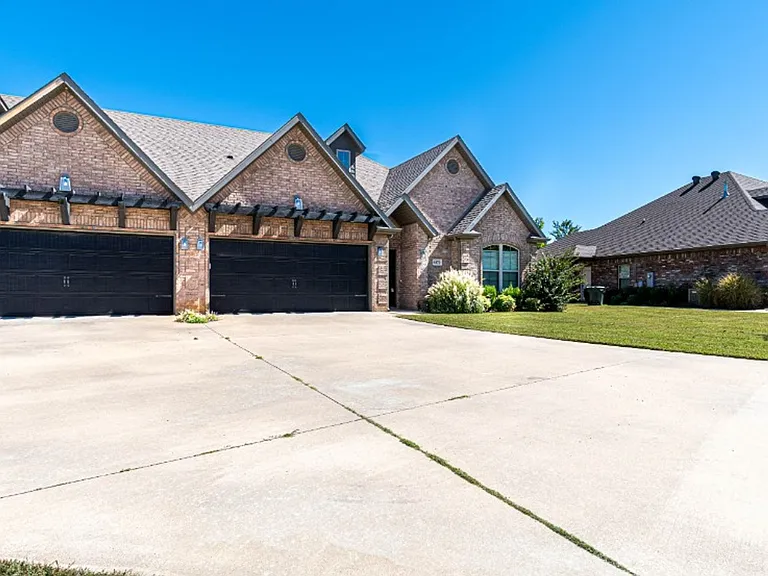 4870 N Castlewood Ln Duplex — Photo 1