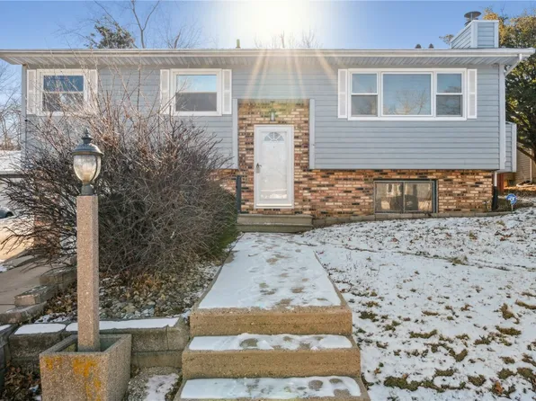 2529 N Ave Nw, Cedar Rapids, IA 52405