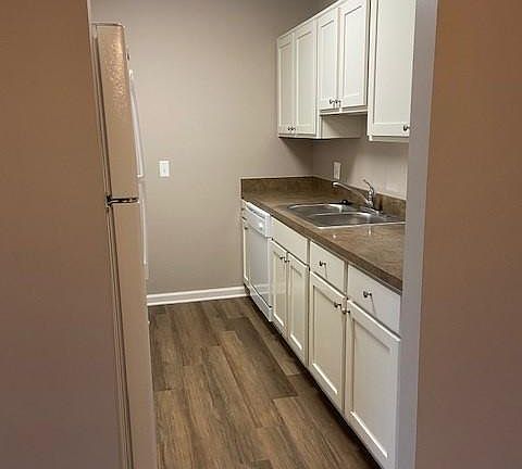 2nd image of 41980 Manor Park Dr APT 122