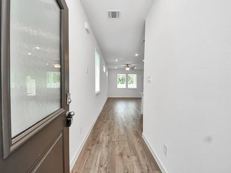 1918 Olivos St — Photo 8