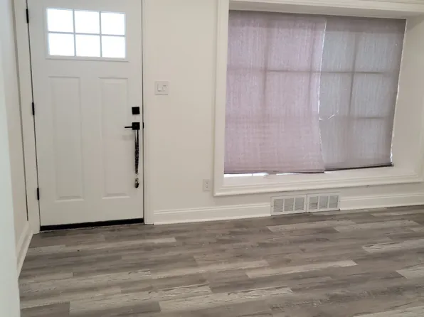 25545 Oakland Dr, Dearborn Heights, MI 48125