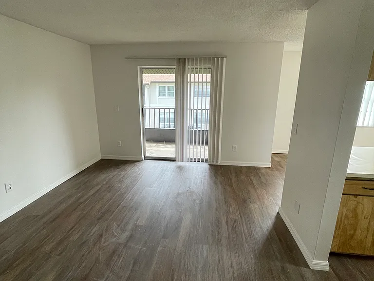 406 Banana Cay Dr — Photo 3
