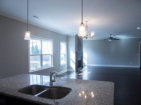 5th image of 565 Lakeshore Cove Dr