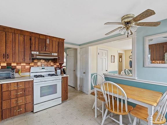 4th image of 54 Holly Hill Cir