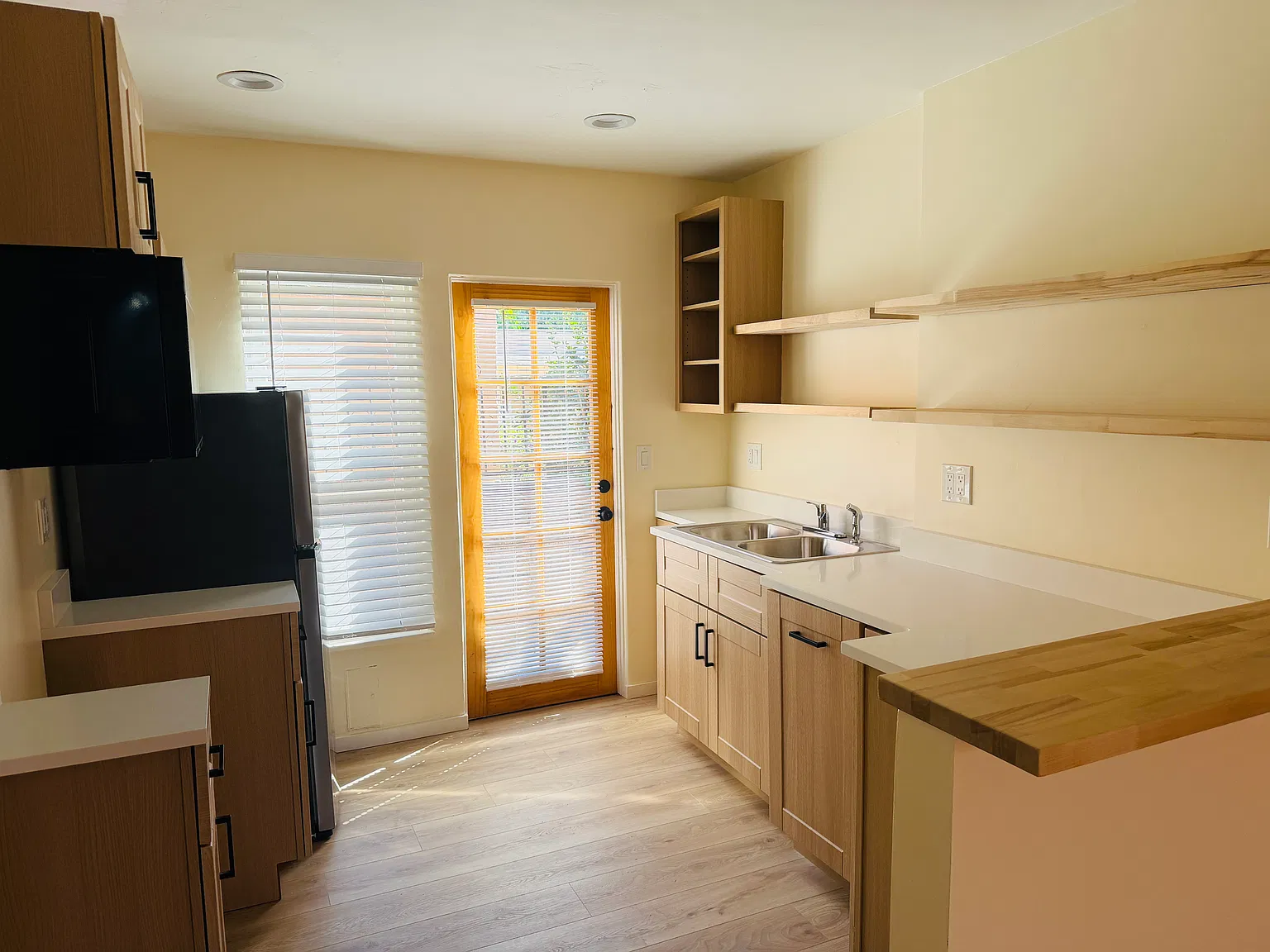 Studio, 365 sqft, $2,300 — Photo 4
