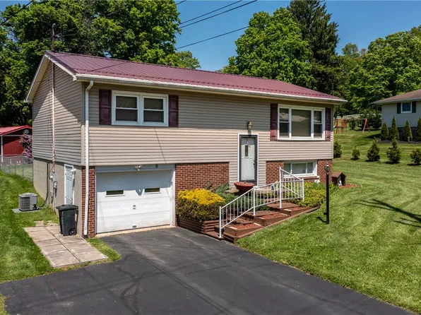 8 Webster Dr, Greenville, PA 16125