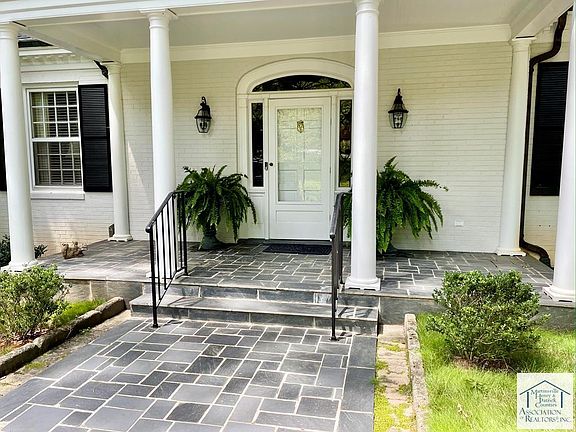 2nd image of 304 Surrey Ct