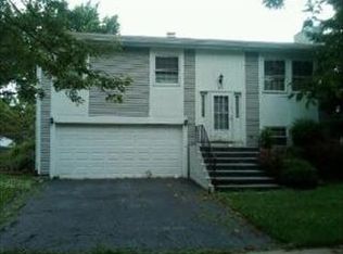 888 Shorewood Dr, Bartlett, IL 60103