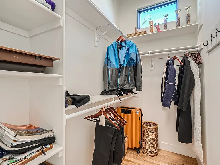 824 La Farge Ave — Photo 14