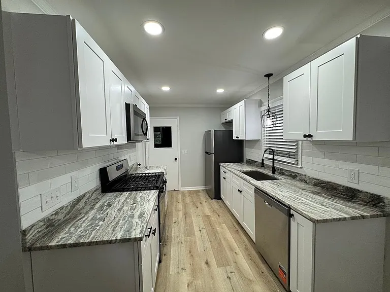 2205 Hathaway Dr — Photo 29