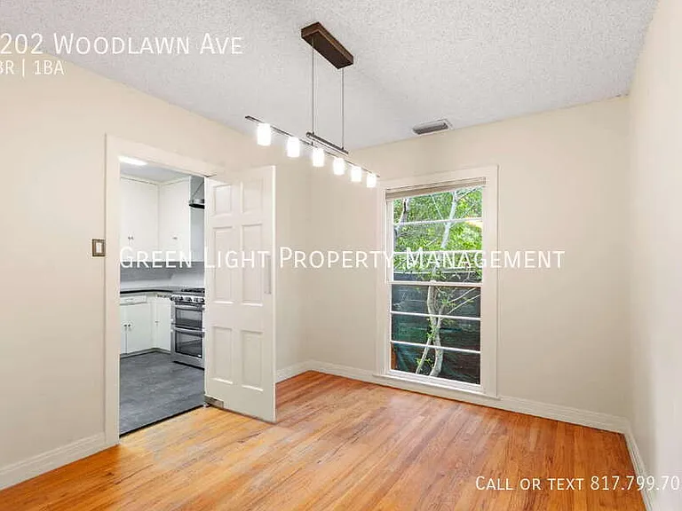 1202 Woodlawn Ave — Photo 6