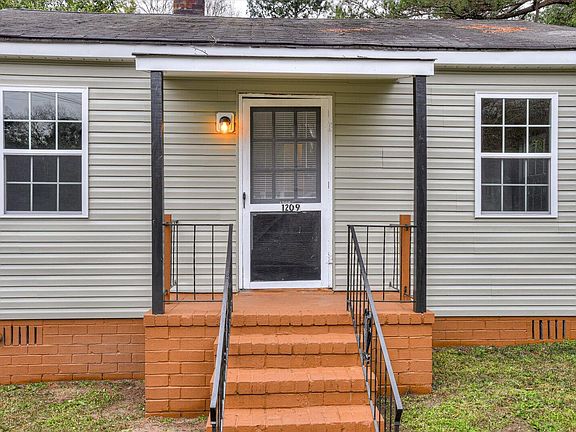 2nd image of 1209 Melody Ln