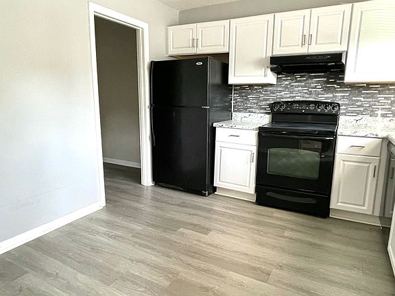 3rd image of 526 Harbour North Dr