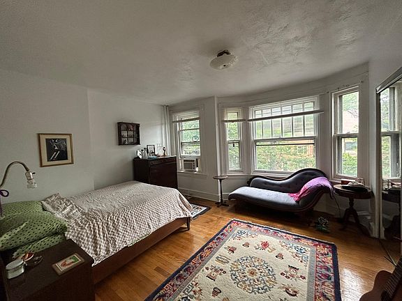 4th image of 1310 W 10th St APT 2