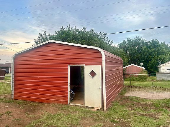 Shop (Back Yard)