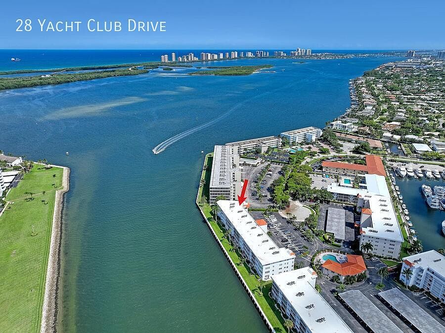 1st image of 28 Yacht Club Dr