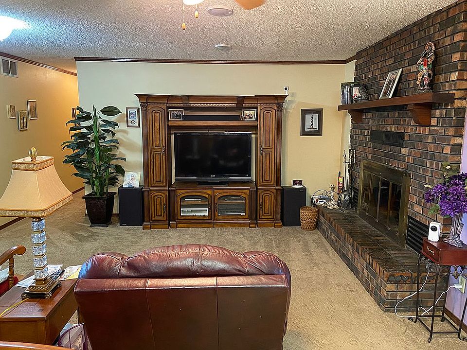 2nd image of 18467 Locust Rd