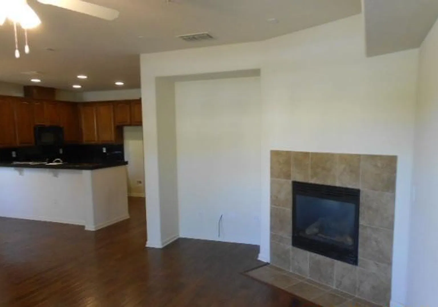 Gorgeous Turn Key Corner Condo In The Heart Of Natomas! — Photo 4