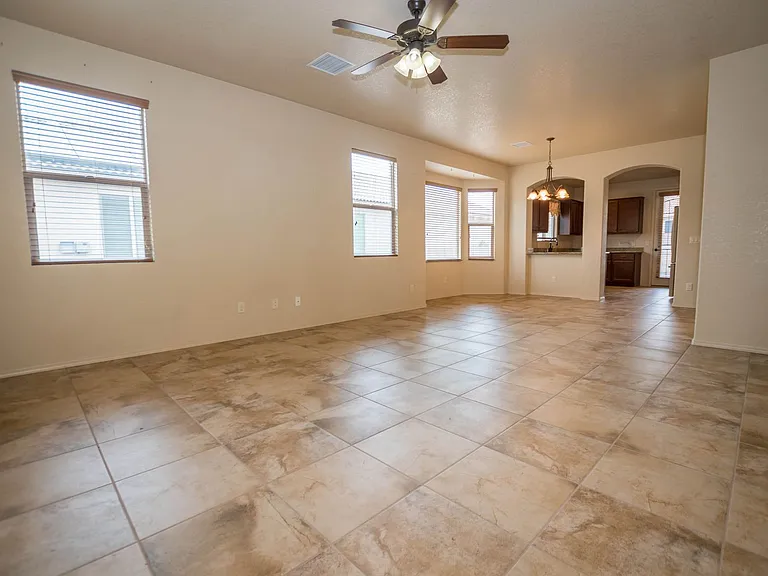 278 Bainbridge Dr — Photo 3
