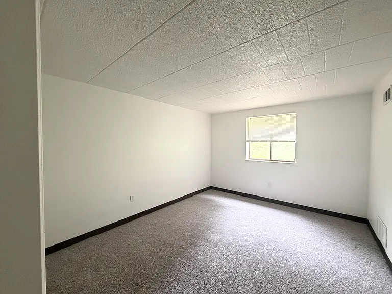 Essex House — Photo 10