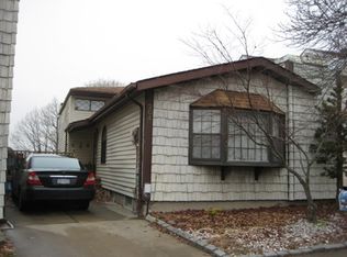 204 Green Valley Rd, Staten Island, NY 10312