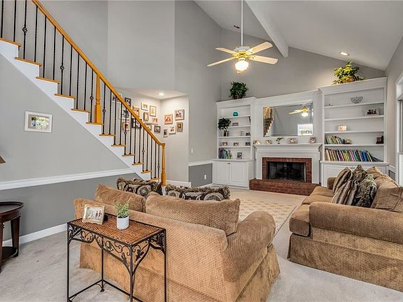 3rd image of 225 Amberton Ct