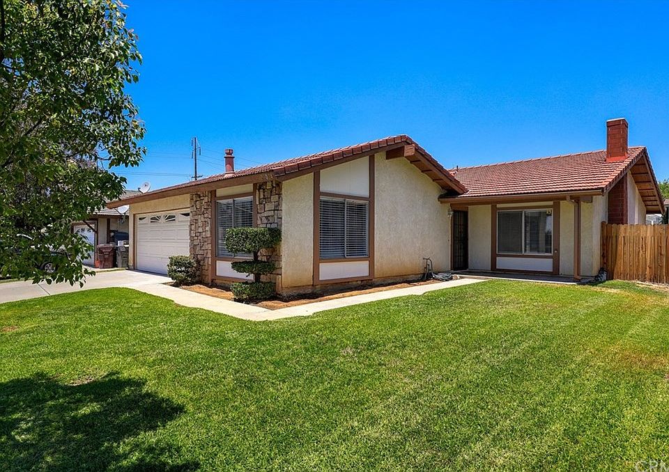 1st image of 23024 Dracaea Ave