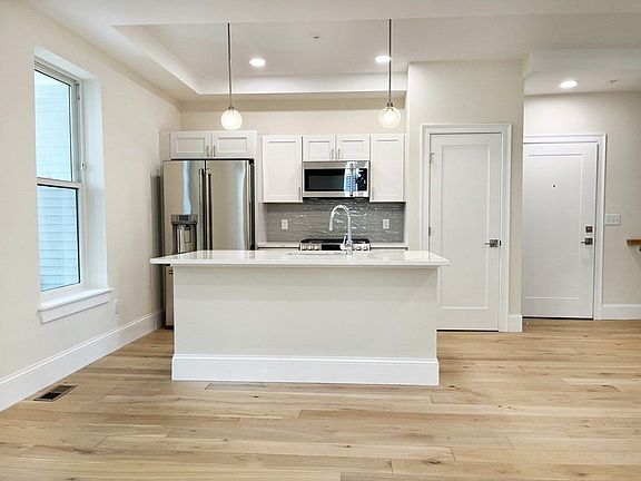 4th image of 12 Arnold Cir #2