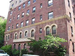 6298 Saunders St, Flushing, NY 11374