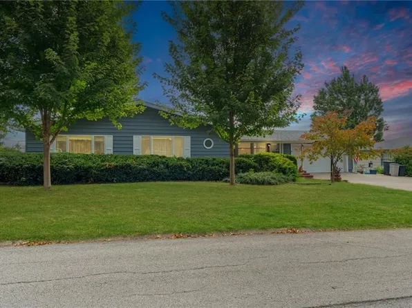 614 Town And Country Ln, Trenton, MO 64683