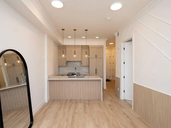 330 N Dieppe Dr SW #214, Calgary, AB T3E 7A6