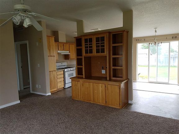 2nd image of 370 Hale Bopp Ave