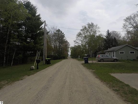 5th image of 137 Henderson Pl