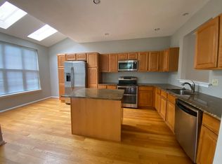900 N Waterford Ln, Wilmington, DE 19808