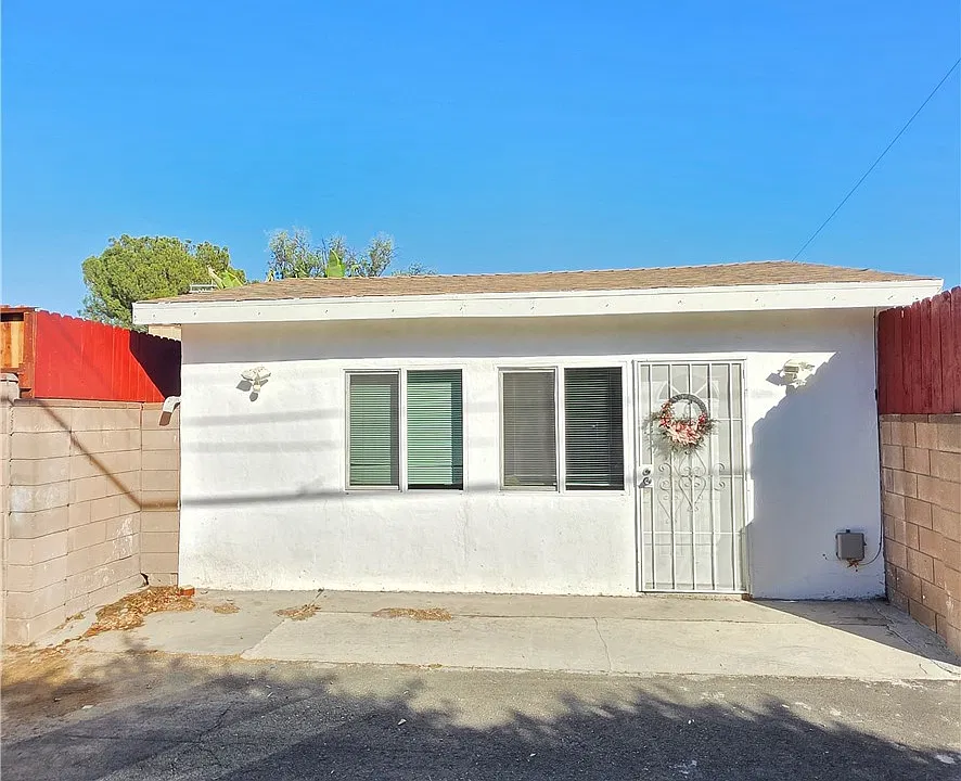6623 Woodlake Ave