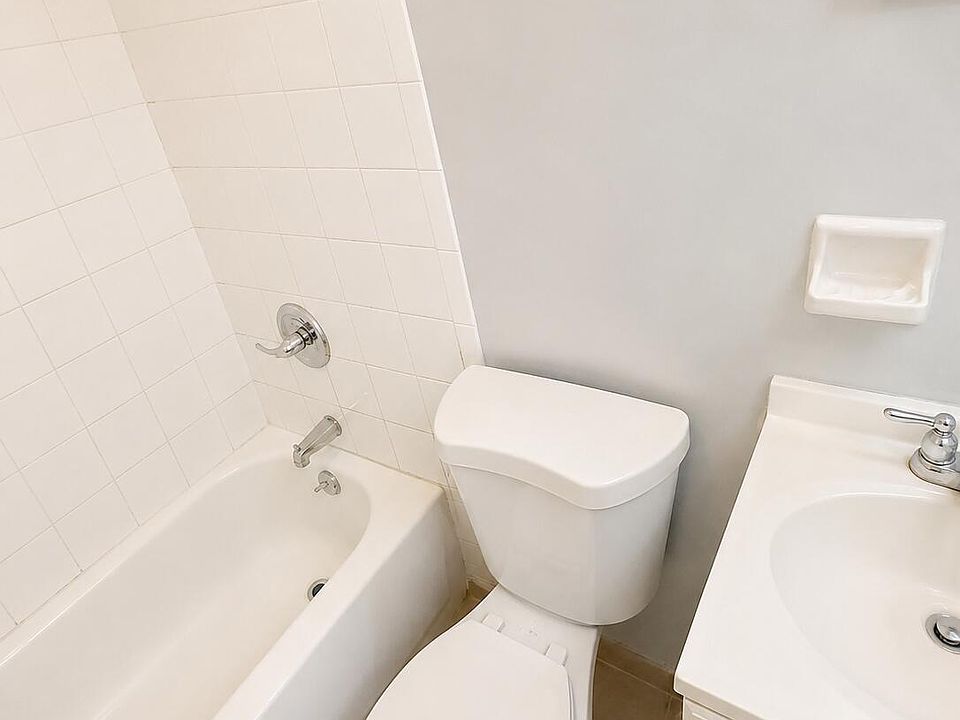 10th image of 957 ODESSA Drive E