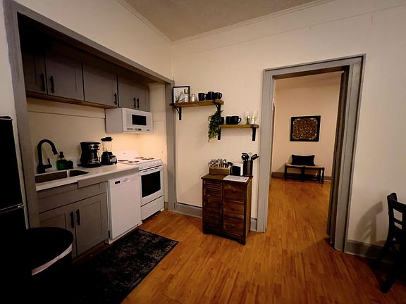 5th image of 129 E Springdale Ave #2