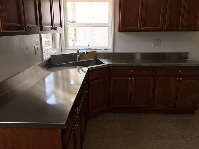 1st image of 5933 Willowcrest Ave