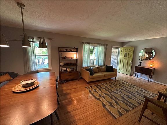 3rd image of 3215 Rehoboth Dr