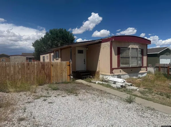 817 Apple Ave, Rawlins, WY 82301